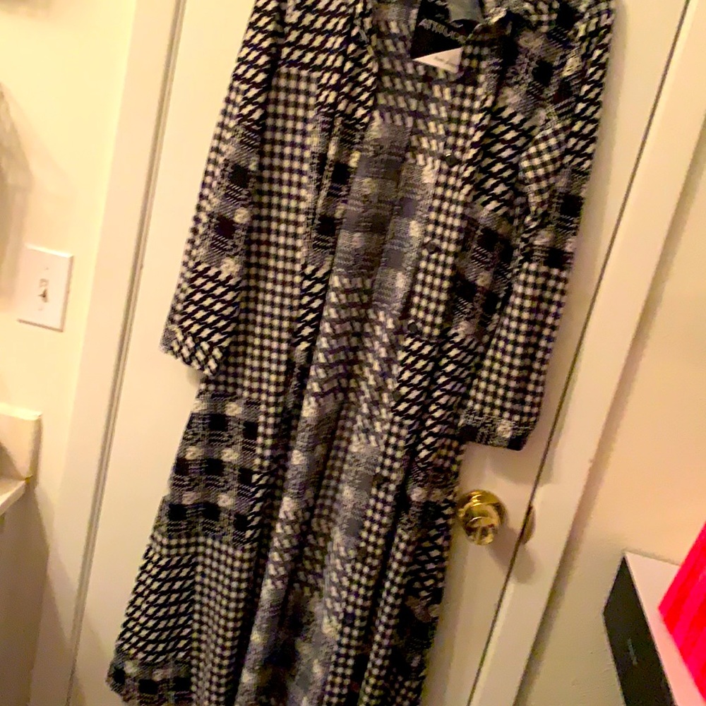 Black and white long sleeve long dress and or over shirt.